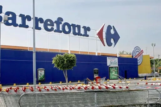 La marque est vendue dans les magasins Carrefour.