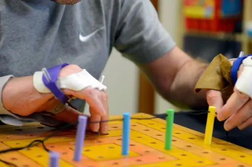 Sept patients ont reçu une double greffe des mains en France.