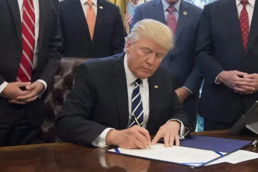 Donald Trump a promis un nouveau décret sur l'immigration pour "la semaine prochaine"