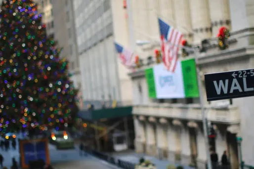 La bourse de New-York continue sur sa lancée.