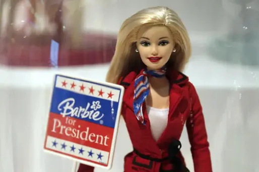 L'artiste franco-luxembourgeoise avait réalisé ses "performances" lors d'une exposition Barbie au Musée des arts décoratifs