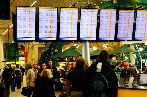 Le porte-parole de l'aéroport a dit mercredi ne pas savoir combien de temps il faudrait pour réparer la panne dont on ignore pour l'instant l'origine.