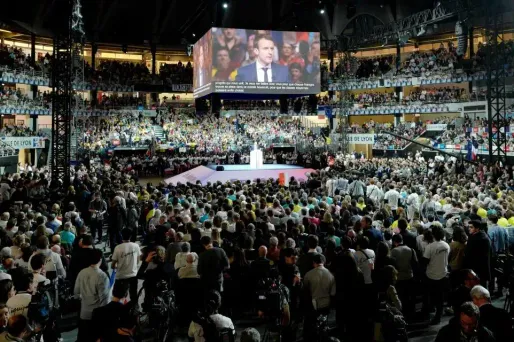 Selon les organisateurs, près de 8.000 personnes étaient réunies au Palais des Sports de Lyon pour assister au discours d'Emmanuel Macron.