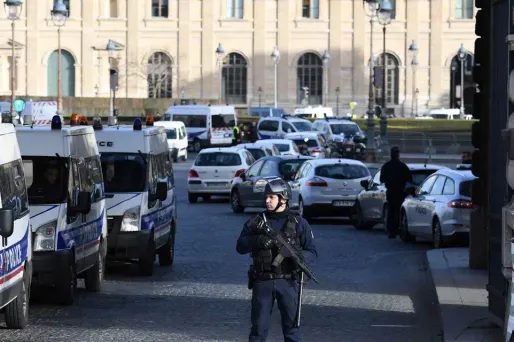 L'homme a agressé une patrouille de militaires près du Louvre, vendredi matin