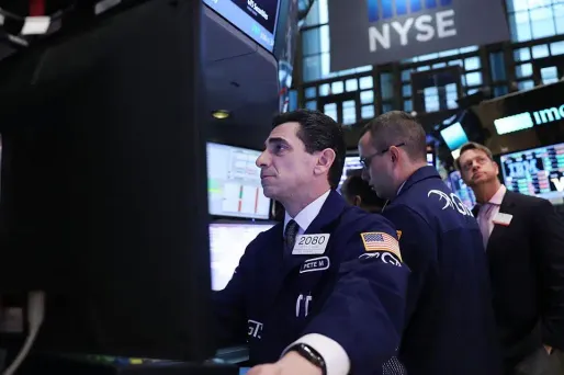 Le Dow Jones a concédé 19,04 points à 20.052,42 points et le Nasdaq 3,21 points à 5.663,55 points.