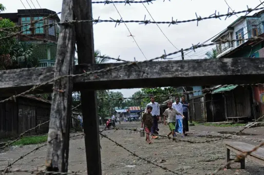 Traités comme des étrangers en Birmanie, un pays à plus de 90% bouddhiste, les Rohingyas sont apatrides même si certains vivent dans le pays depuis des générations.