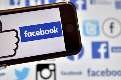 Entre août 2016 et mars 2017, les 30 millions d'utilisateurs Français de Facebook ont généré 9 millions de "likes" sur les statuts des candidats, permettant de suivre leur actualité.