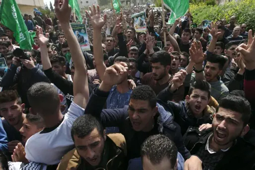 Samedi, des milliers de partisans du Hamas avaient crié "Vengeance" et "Mort à Israël" lors des funérailles de Mazen Faqha, sur fond de tirs en l'air de combattants du Hamas.