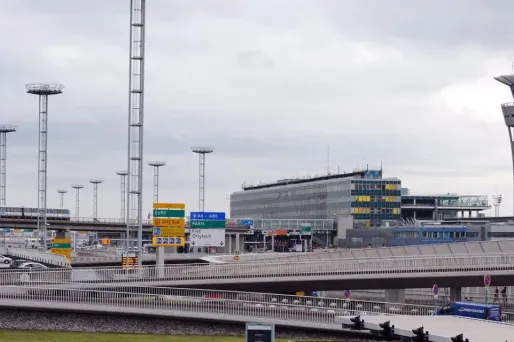 Attaque à Orly : deux hommes mis en examen par les juges antiterroristes et écroués