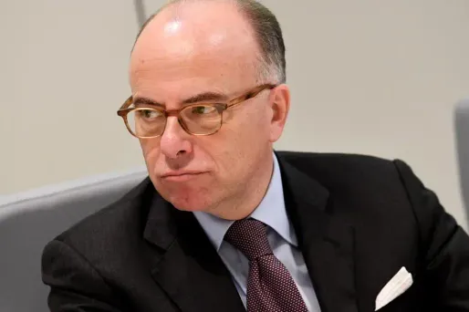 Attaque d'Orly : Cazeneuve fustige "l'outrance" des critiques de Le Pen