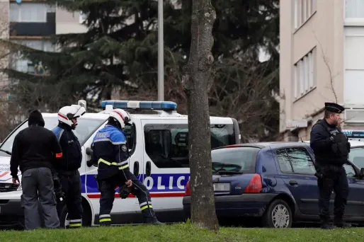 Les premiers éléments de l'enquête ne font apparaître aucun lien avec la mouvance djihadiste.
