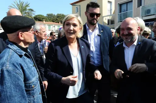 Lors d'une visite dans le Var, Marine Le Pen a assuré jeudi que Benoît Lœuillet, élu régional FN de Paca suspendu du FN pour des propos négationnistes, avait été rapidement suspendu du parti.