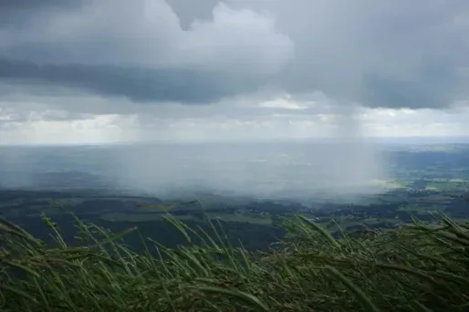 Au lever du jour, une perturbation pluvio-instable s'étendra du Languedoc vers la Haute-Normandie.