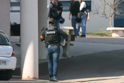 Le tireur du lycée de Grasse et un de ses amis présentés à un juge pour "tentatives d'assassinat"