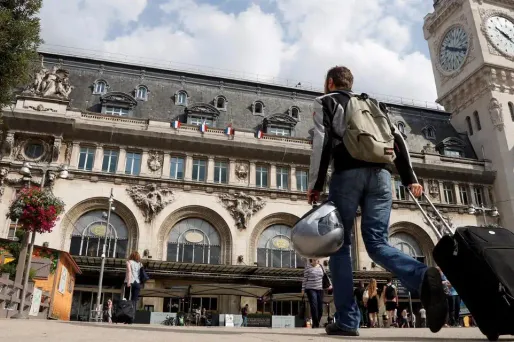 Le trafic à la Gare de Lyon a repris lundi matin, marquant la fin de l'opération de modernisation des aiguillages qui a interrompu le trafic tout le week-end, a indiqué la SNCF
