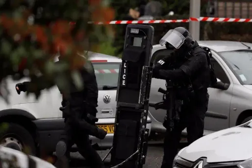 Deux hommes, soupçonnés d'avoir fourni l'arme à Ziyed B., ont été placés en garde à vue.