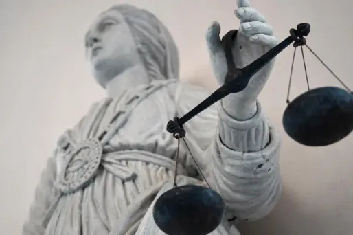 Jugés à huis clos depuis vendredi, les deux hommes encouraient jusqu'à 20 ans de réclusion criminelle pour des faits remontant à 2002.