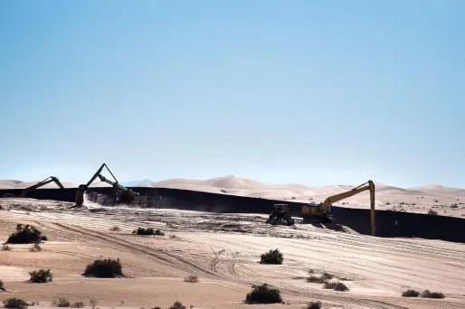 Vinci préfère "ne pas toucher" au mur anti-clandestins promis par le président américain Donald Trump.