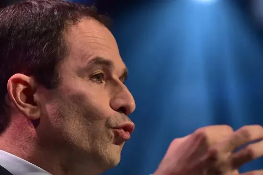 Le candidat à la présidentielle a estimé que " cette campagne est polluée par l'argent".