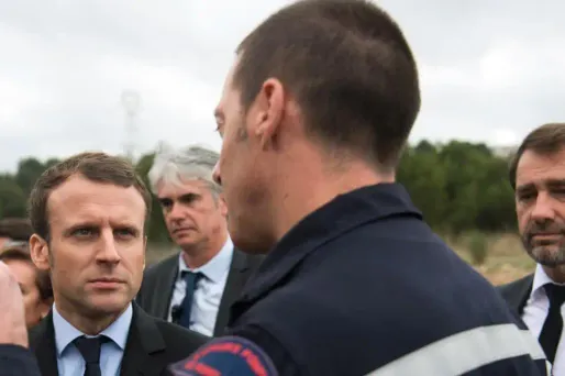Christophe Castaner (à gauche), accompagne Emmanuel Macron lors de ses déplacements, comme ici, le 18 novembre 2016.