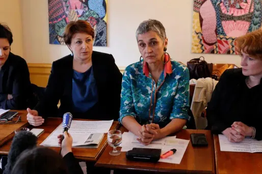 Quatre élues écologistes veulent mettre le sujet des droits des femmes à l'agenda politique. THOMAS SAMSON / AFP
