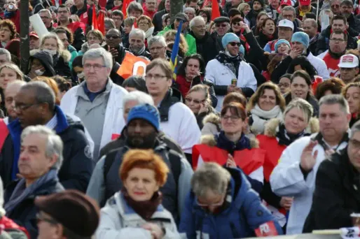 Travailleurs sociaux, infirmiers et aides-soignants ont manifesté mardi dans toute la France pour dénoncer leurs conditions de travail.