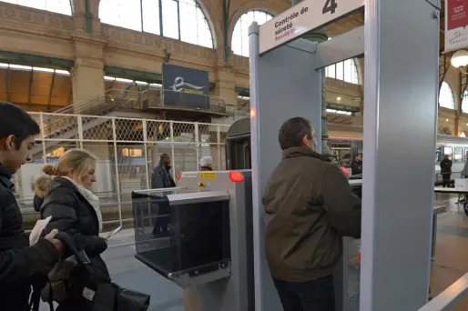 Des portiques sont déjà installés dans certaines gares françaises (photo d'illustration)