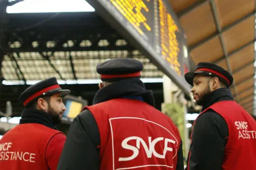 Cheminots gare SNCF Saint-Lazare