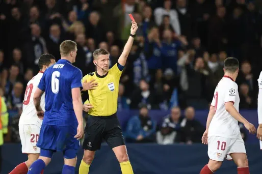 Samir Nasri a été expulsé après une altercation avec Jamie Vardy.