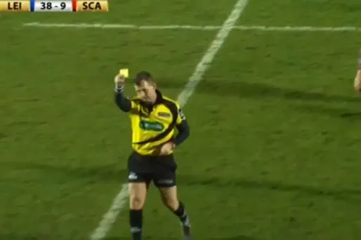 L'arbitre Nigel Owens, lors de la rencontre entre Leinster et les Scarlets.