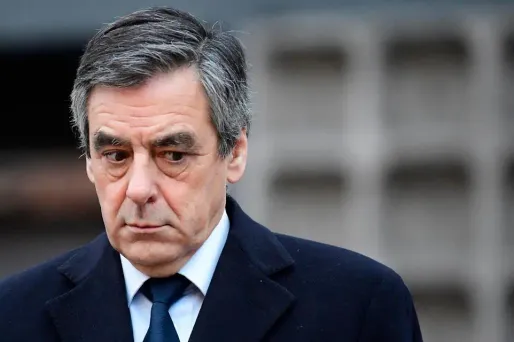 Trois policiers se sont présentés au Sénat pour se faire remettre des documents archivés concernant les emplois successifs des deux enfants de François Fillon.