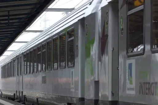 La collision a eu lieu à un passage à niveau en Charente-Maritime (image d'illustration)