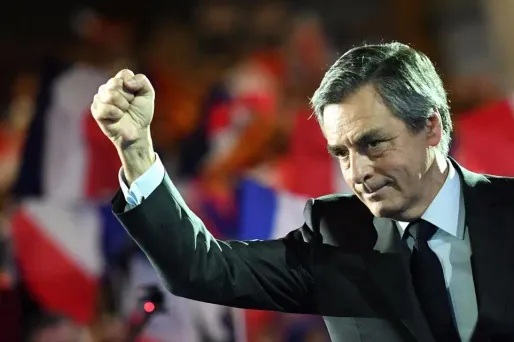 François Fillon s'obstine et s'accroche, au grand désarroi de nombreux cadres LR.