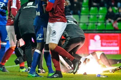 Le match sera rejouée à huis clos à une date non encore fixée.