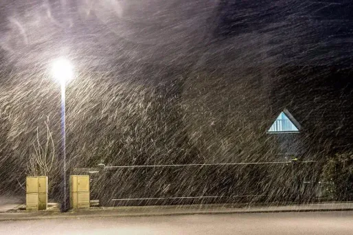 La dégradation pluvio-neigeuse poursuit sa progression d'ouest en est