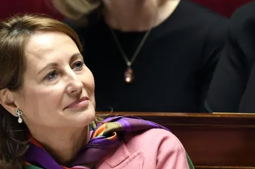 "S'il y a misogynie, c'est plutôt de la part de ceux qui l'ont impliquée dans un mécanisme au courant duquel elle n'était pas. Ça me paraît particulièrement grave pour la dignité d'une mère de famille".