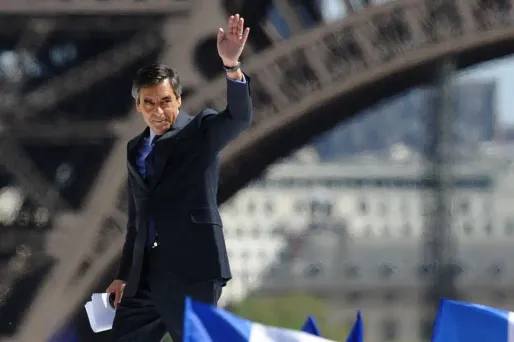 François Fillon va tenter de remobiliser ses troupes au Trocadéro, dimanche. MARTIN BUREAU / AFP