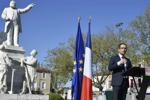 Benoît Hamon a invoqué la figure de Jaurès pour justifier la non-suspension de sa campagne au lendemain de l'attentat des Champs-Élysées.