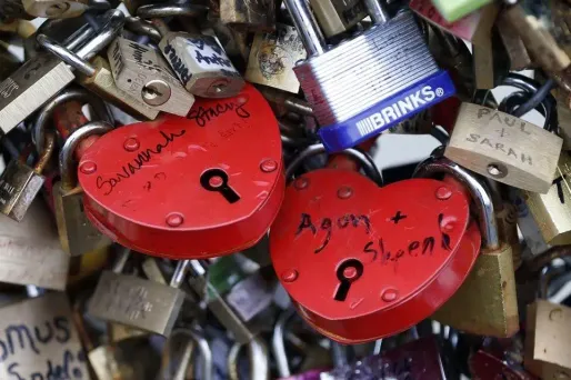 La Ville de Paris avait lancé le retrait définitif des cadenas en juin 2015.