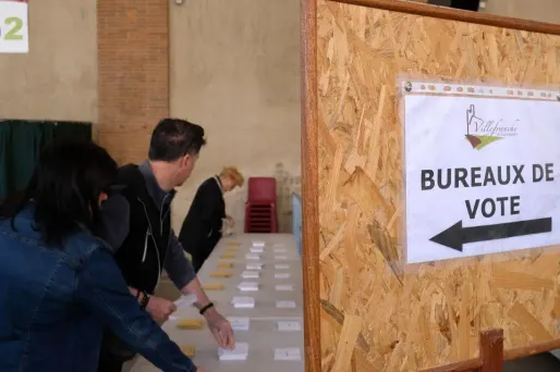 Les bureaux de vote ne ferment plus avant 19h. AFP