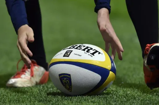 Le Stade Français affrontera Gloucester en finale à Edimbourg le 12 mai.