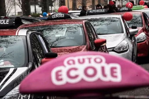 Les prix pratiqués par les auto-écoles sont parfois très coûteux.