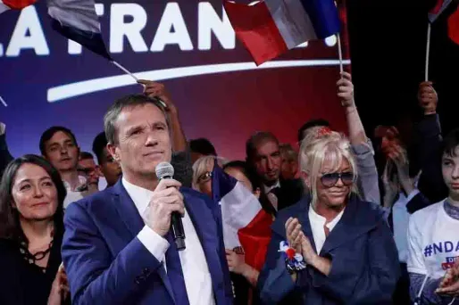 Nicolas Dupont-Aignan a indiqué que c'est Serge Dassault qu'il accuse d'être l'auteur de ces SMS.