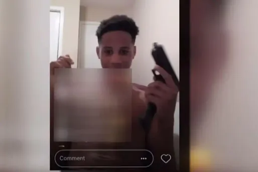 Malachi Hemphill, faisant démonstration de son arme sur Instagram (capture d'écran).