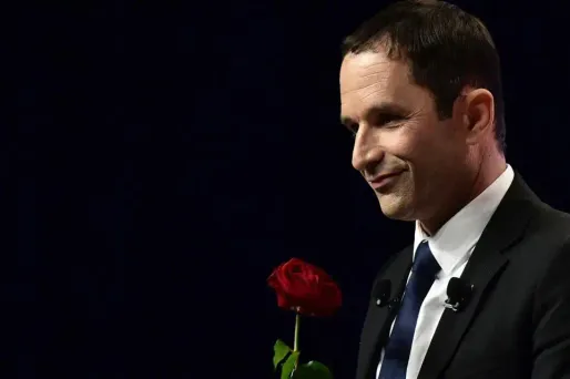 "Place de la République mercredi nous faisons un grand moment festif et politique auquel nous invitons tous les Français".