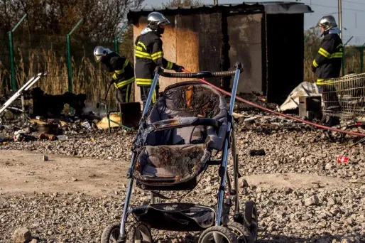 L'incendie a ravagé plus de la moitié du camp de migrants à Grande-Synthe lundi soir.
