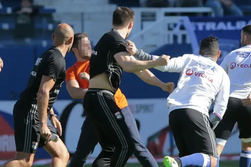 Les joueurs lyonnais ont été agressés par des supporters corses.