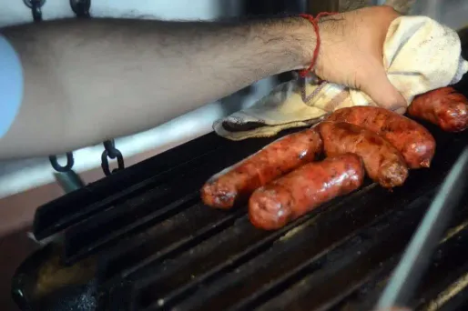 Les risques pour la santé sont accentués avec la viande transformée (saucisse, saucisson…).