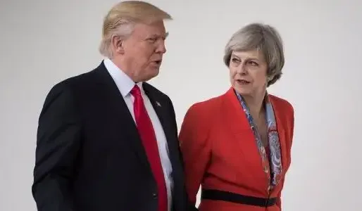 Theresa May et Donald Trump estiment possible de convaincre Poutine de rompre avec Assad.