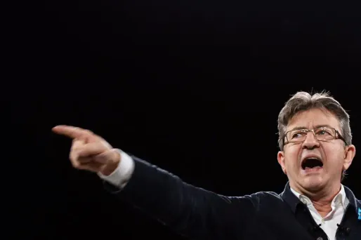 Le candidat à la présidentielle a ainvité "à un peu de sérieux" au sujet de ses positions sur l'Union européenne.